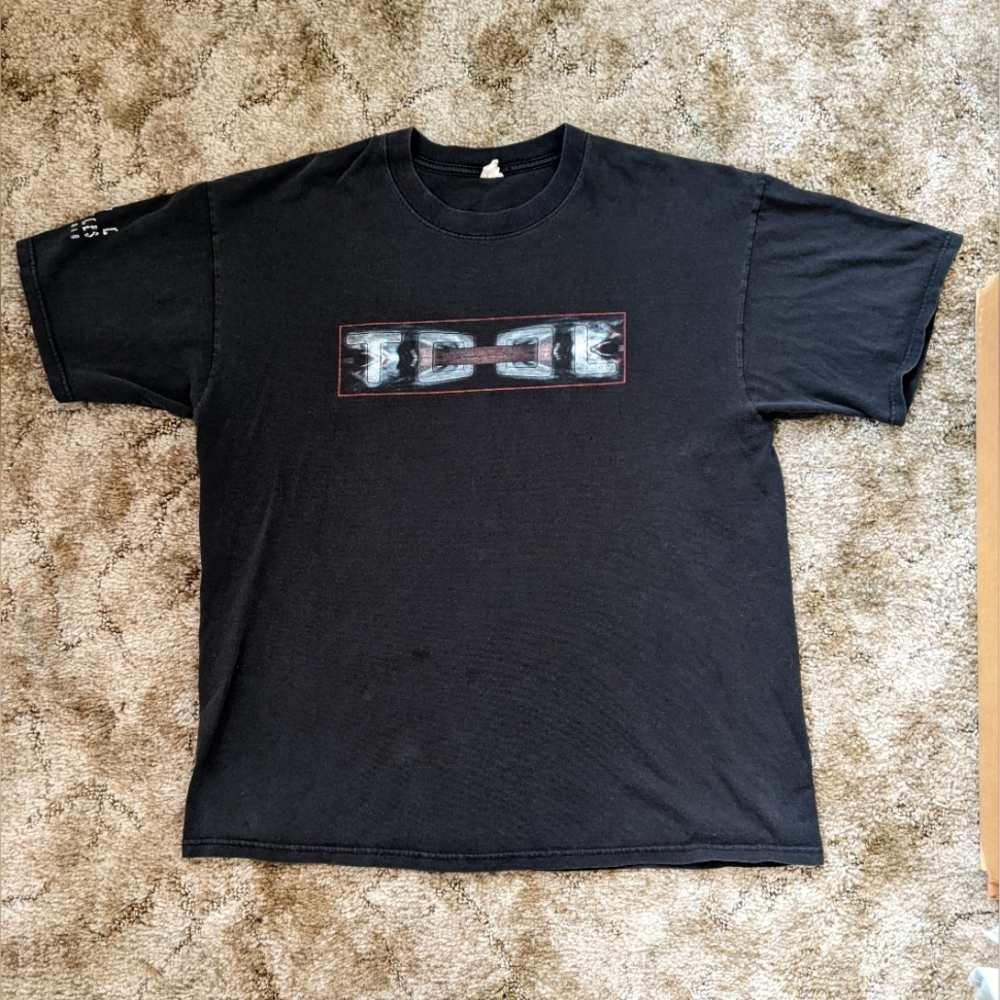 Vintage Tool 2009 tongue tee